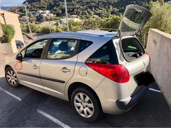 Peugeot 207 2008 photo 2