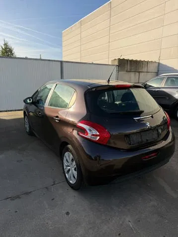 Peugeot 208 2013 photo 3