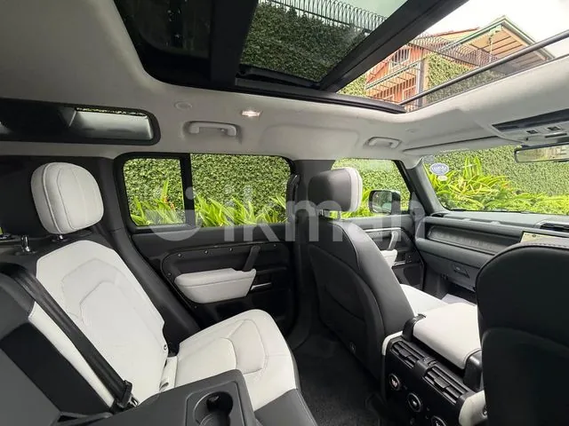 Land Rover Defender 2026 photo 5