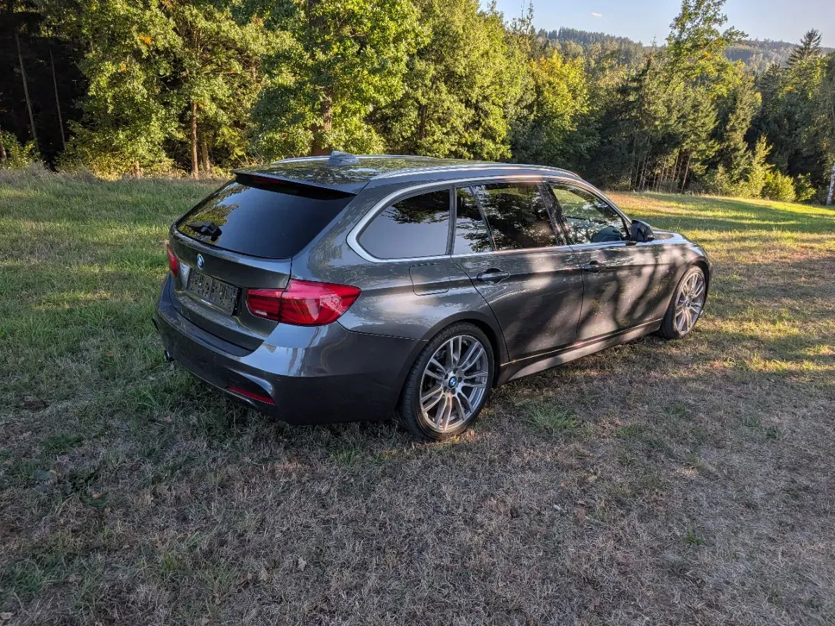 BMW 3 Series 2018 photo 3