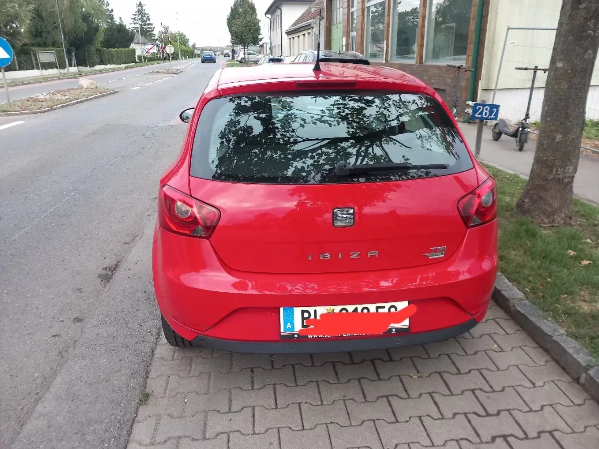Seat Ibiza 2015 photo 2