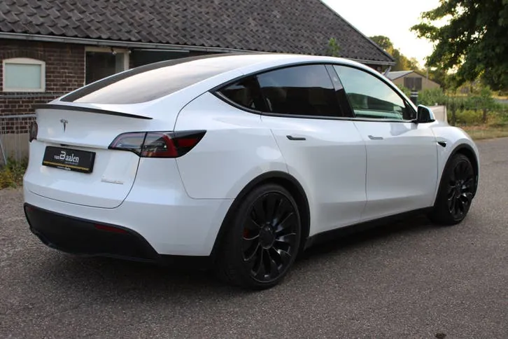 Tesla Model Y 2024 photo 2