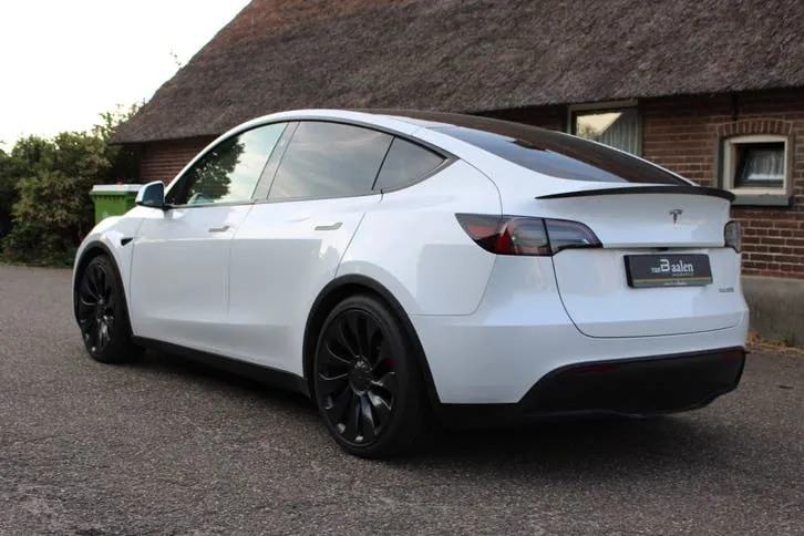 Tesla Model Y 2024 photo 3