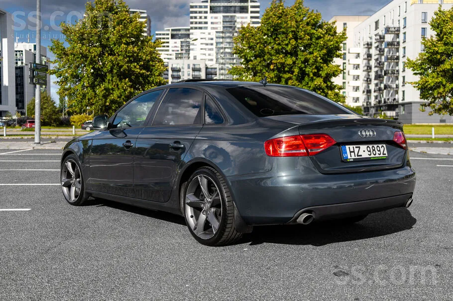 Audi A4 2009 photo 2