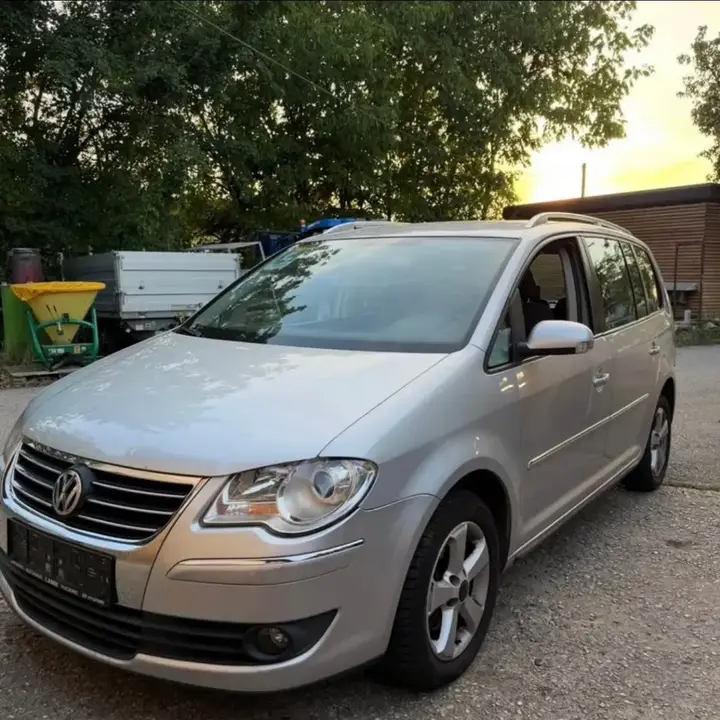 Volkswagen Touran 2007 photo 2