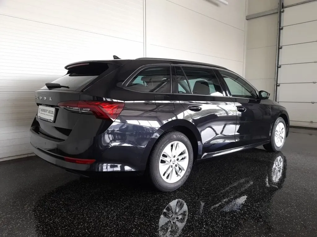 Skoda Octavia 2023 photo 2