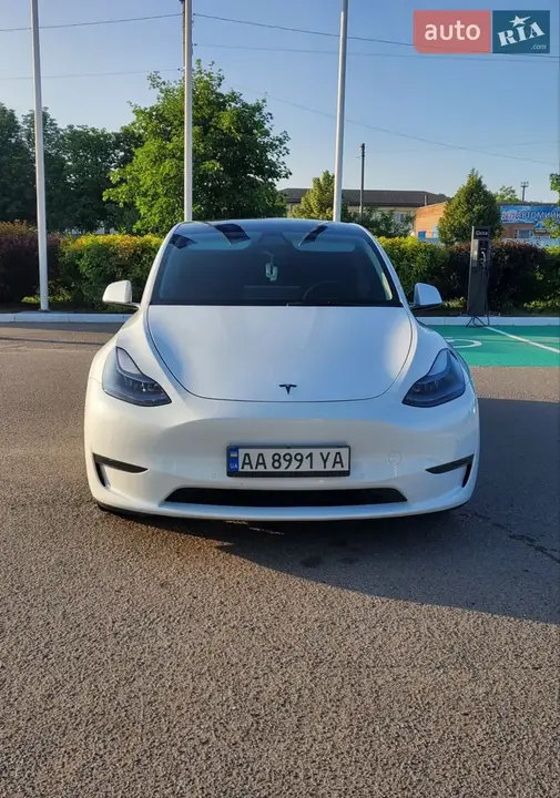 Tesla Model Y 2022 photo 2