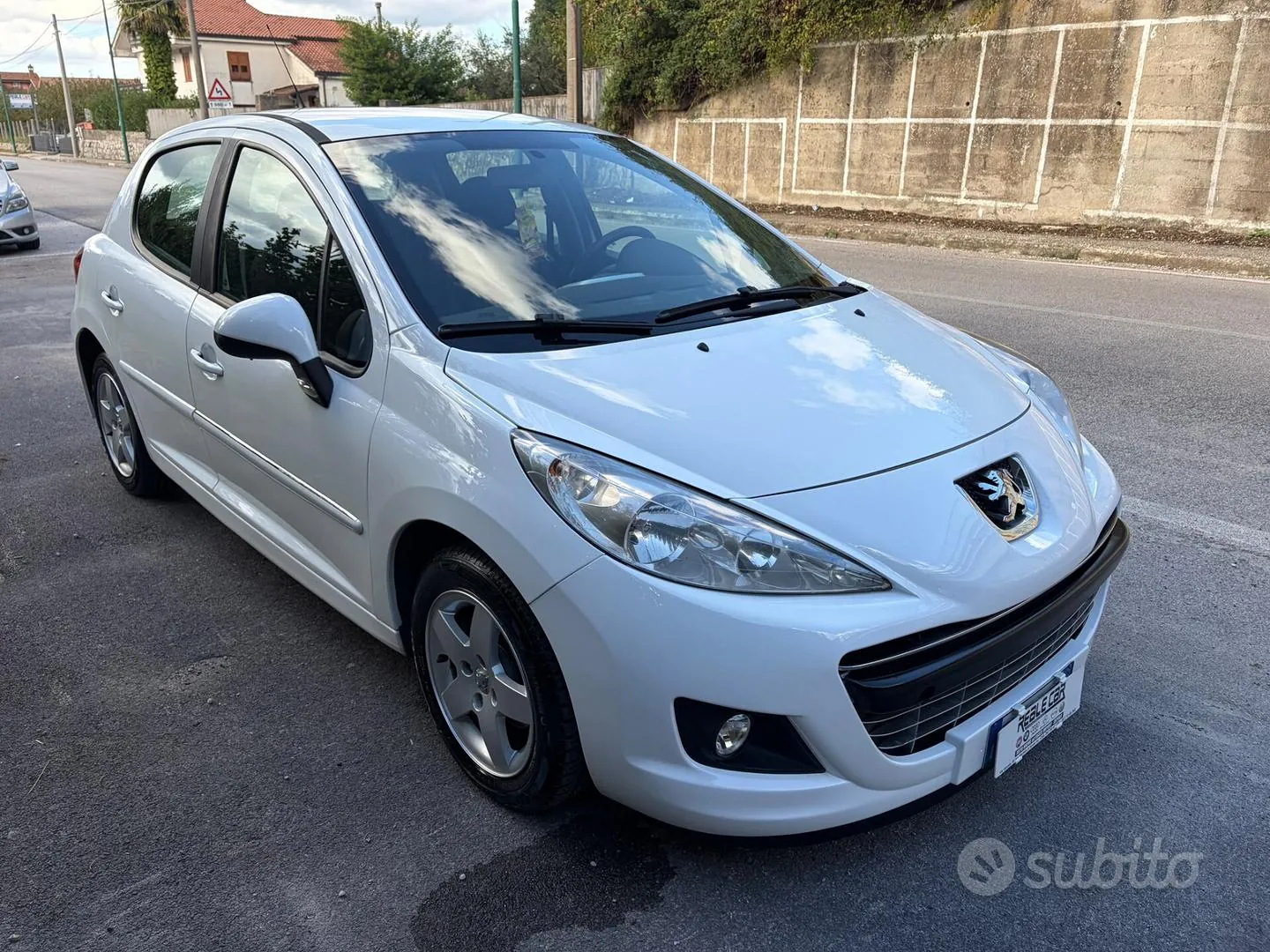 Peugeot 207 2012 photo 5