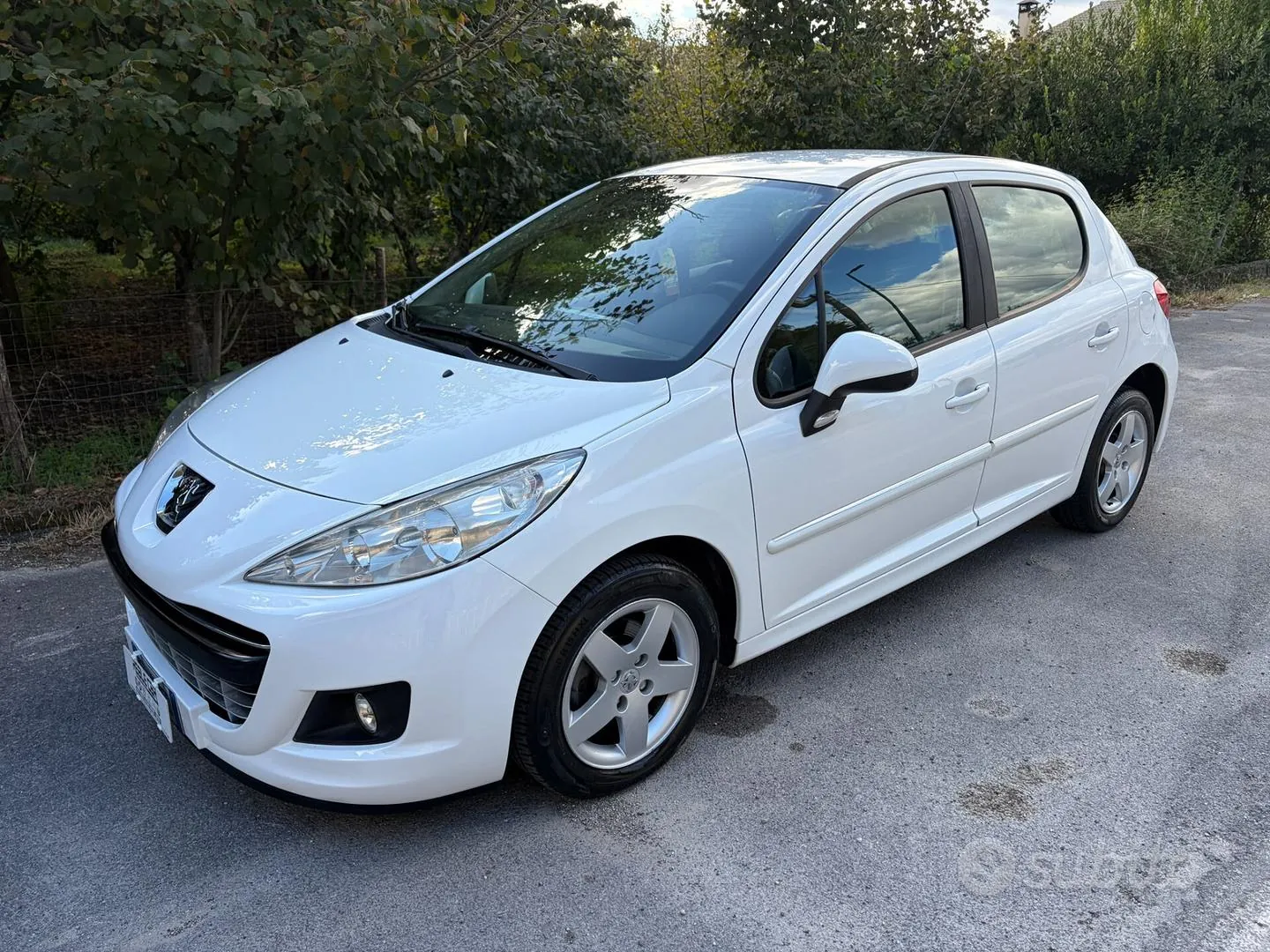 Peugeot 207 2012 photo 2