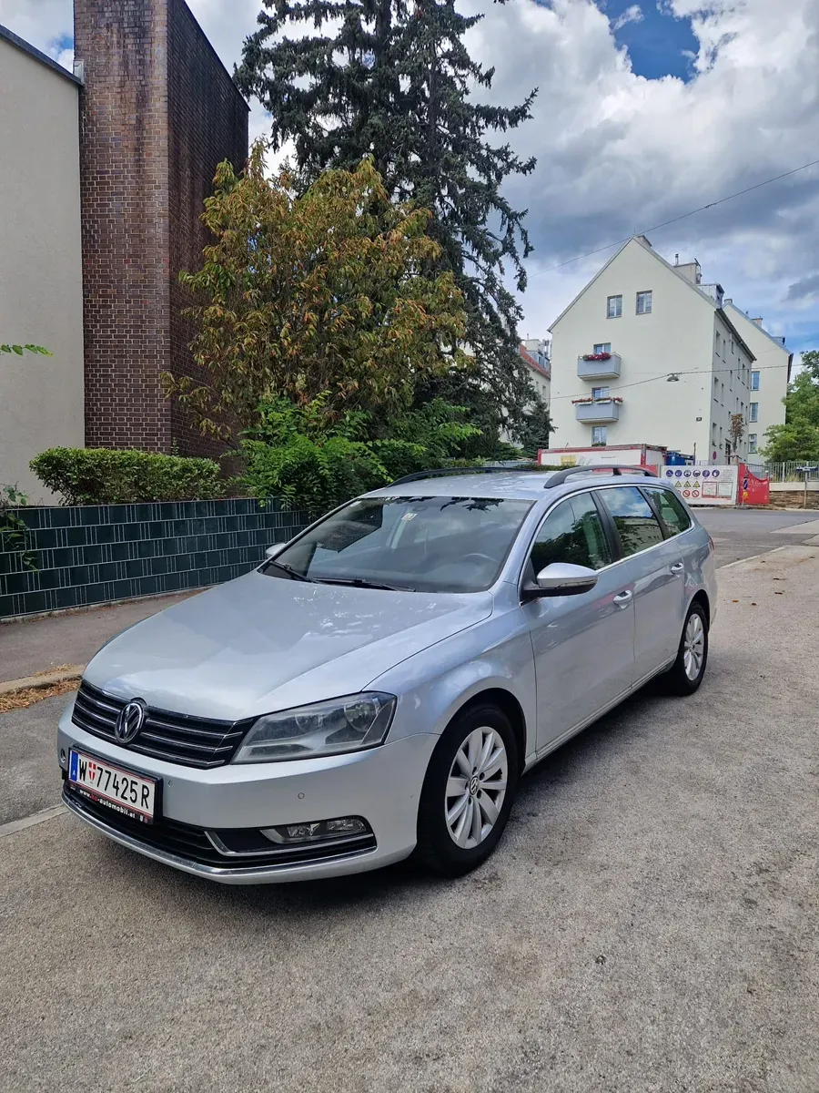 Volkswagen Passat 2012 photo 2