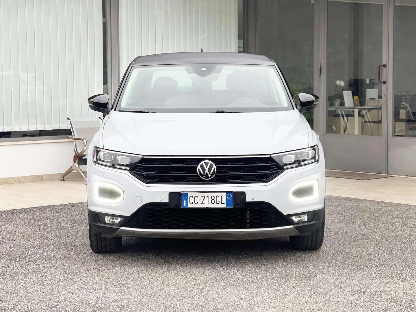 Volkswagen T-Roc 2021 photo 2