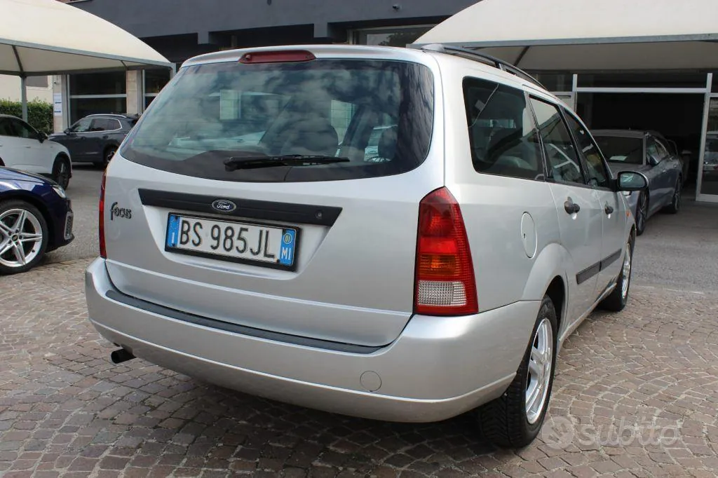 Ford Focus 2001 photo 2