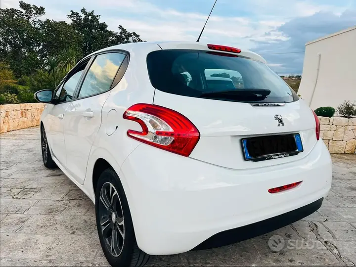Peugeot 208 2014 photo 4