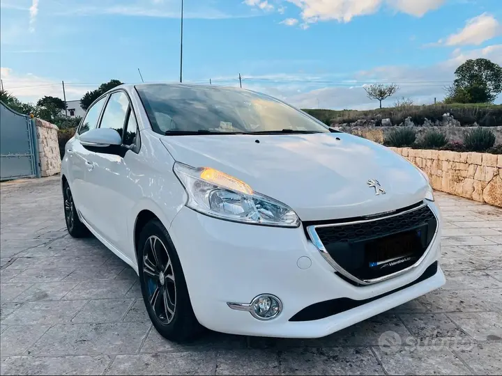 Peugeot 208 2014 photo 2
