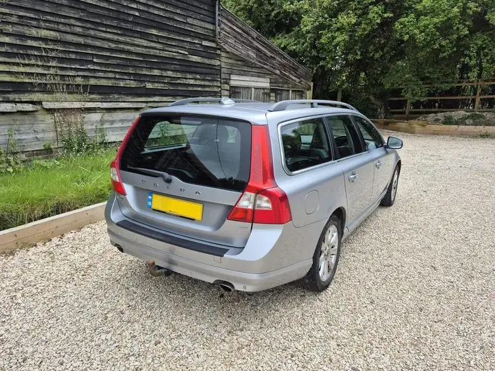 Volvo V70 2010 photo 5