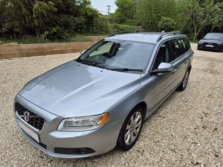 Volvo V70 2010 photo 3