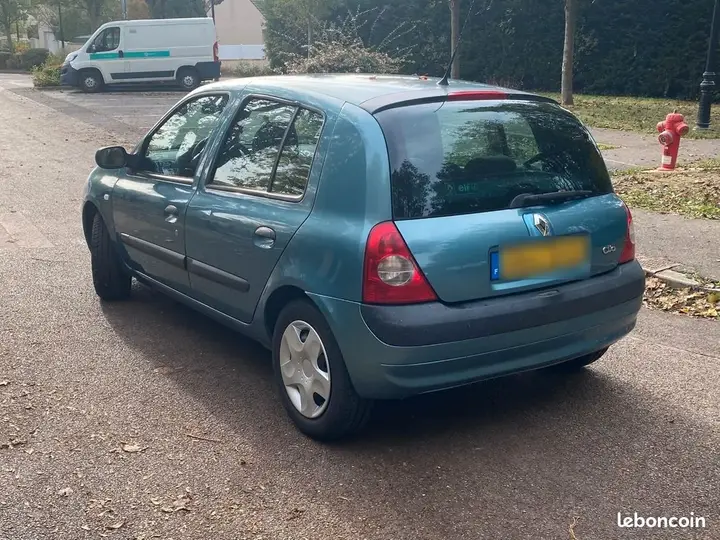 Renault Clio 2004 photo 2