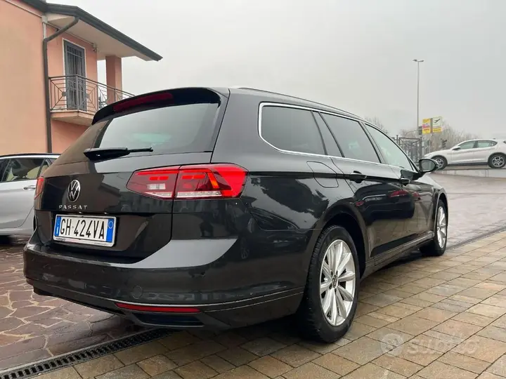 Volkswagen Passat 2022 photo 3