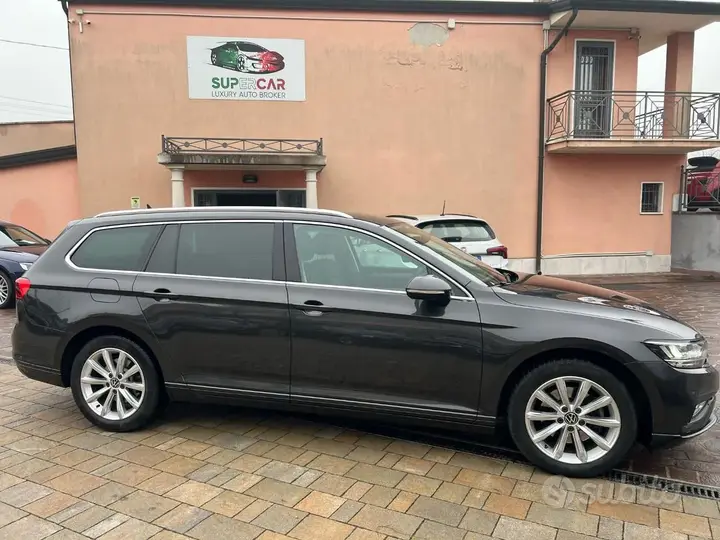 Volkswagen Passat 2022 photo 2