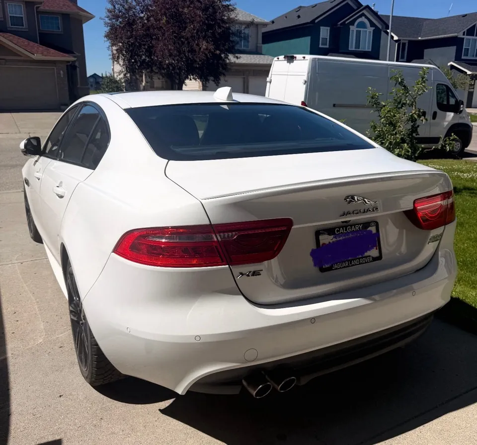 Jaguar Xe 2017 photo 2