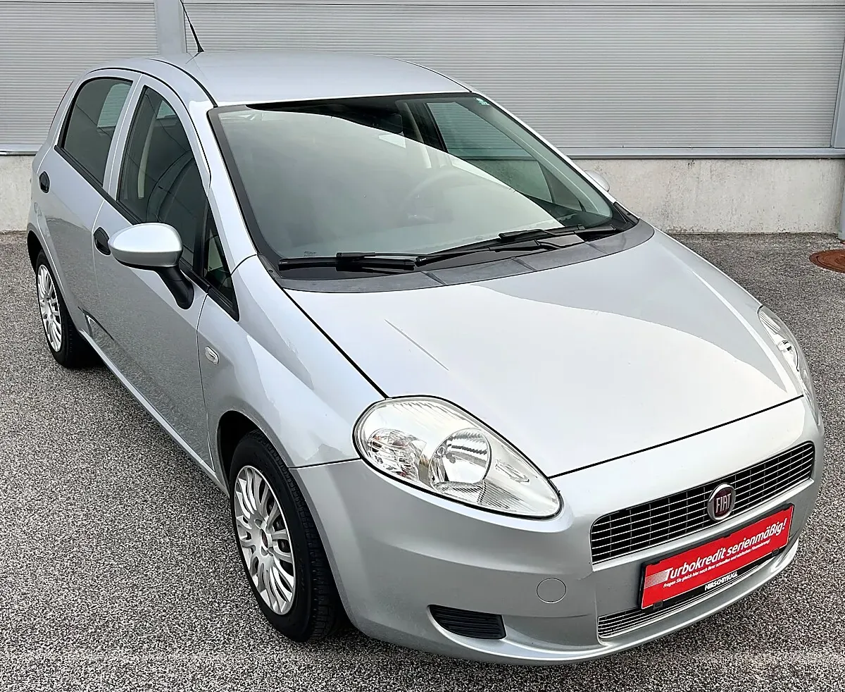 Fiat Grande Punto 2009 photo 2