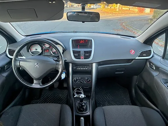 Peugeot 207 2008 photo 5