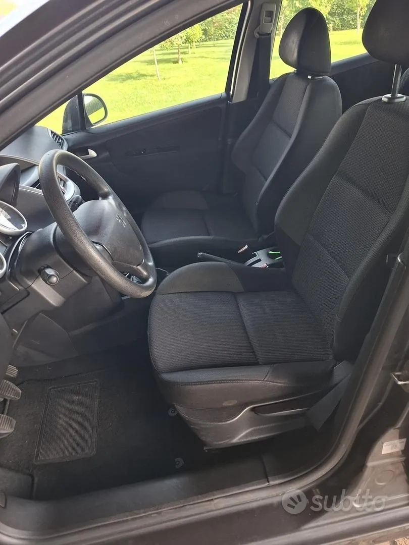 Peugeot 207 2010 photo 3