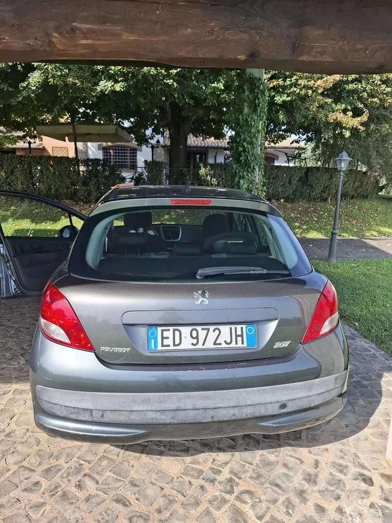 Peugeot 207 2010 photo 2