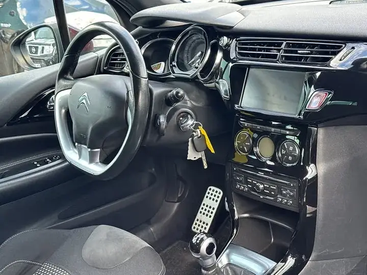 Citroen Ds3 2012 photo 2