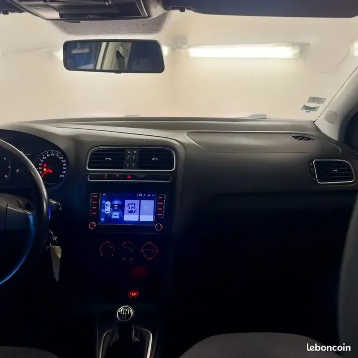 Volkswagen Polo 2011 photo 4