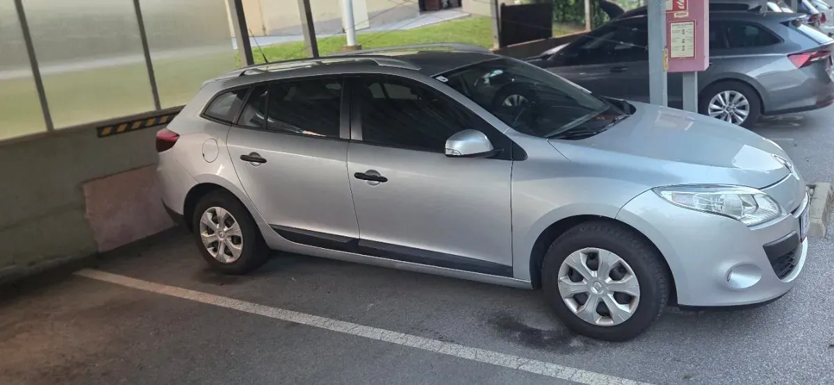 Renault Megane 2011 photo 2