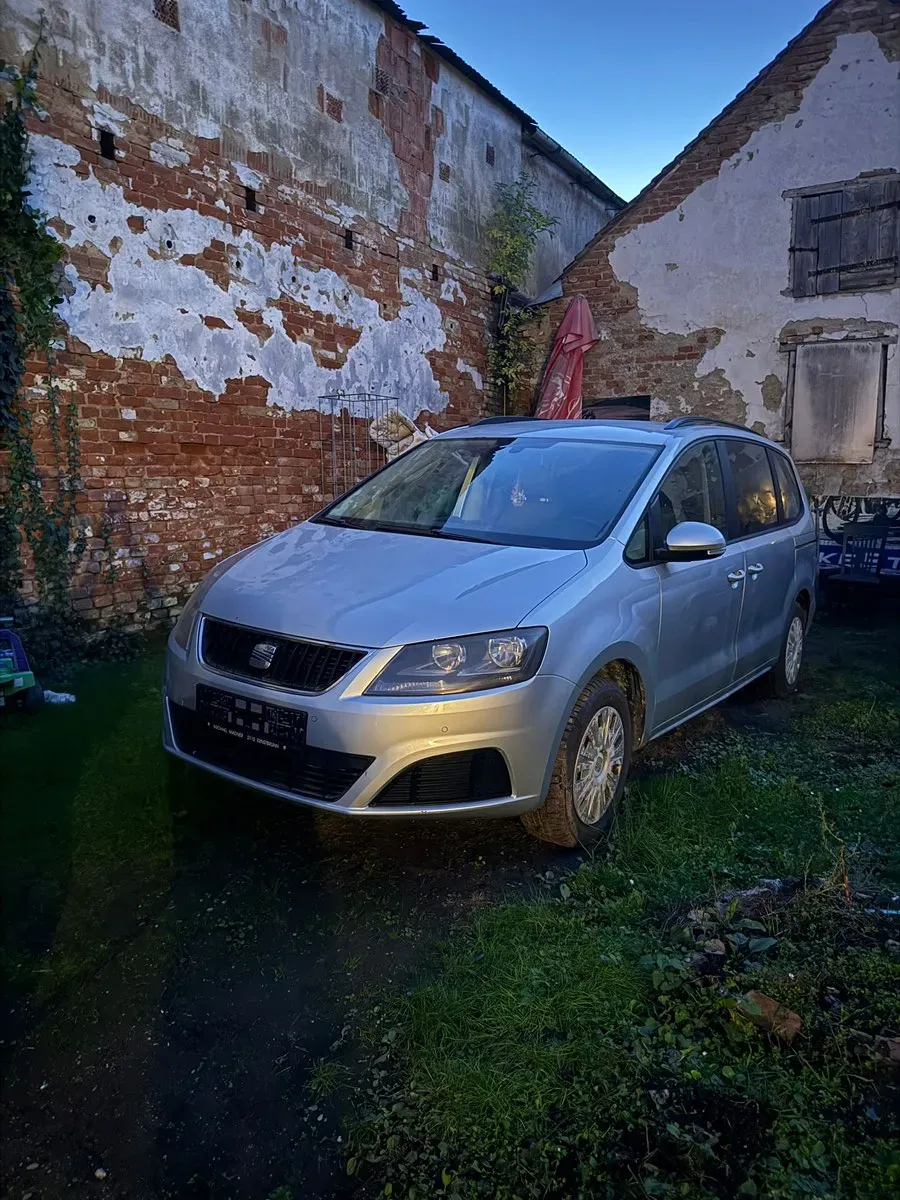 Seat Alhambra 2011 photo 2