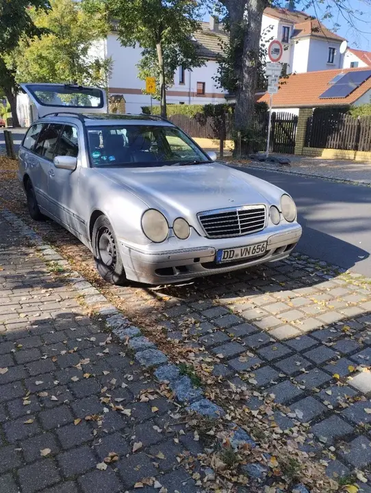Mercedes-Benz E-Class 2003 photo 3