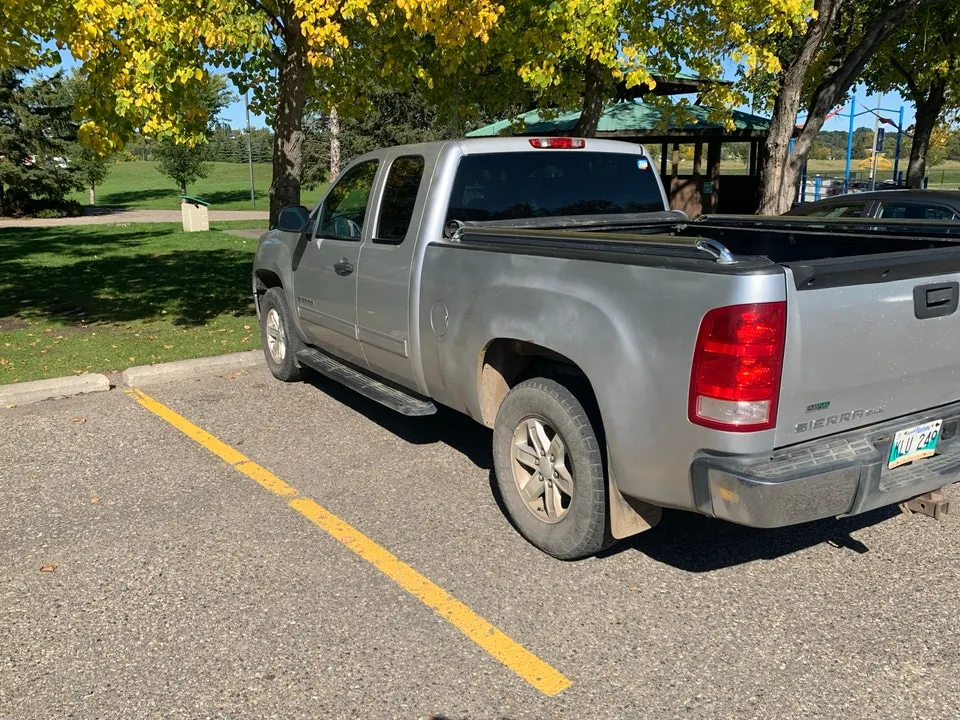 GMC Sierra 2011 photo 2