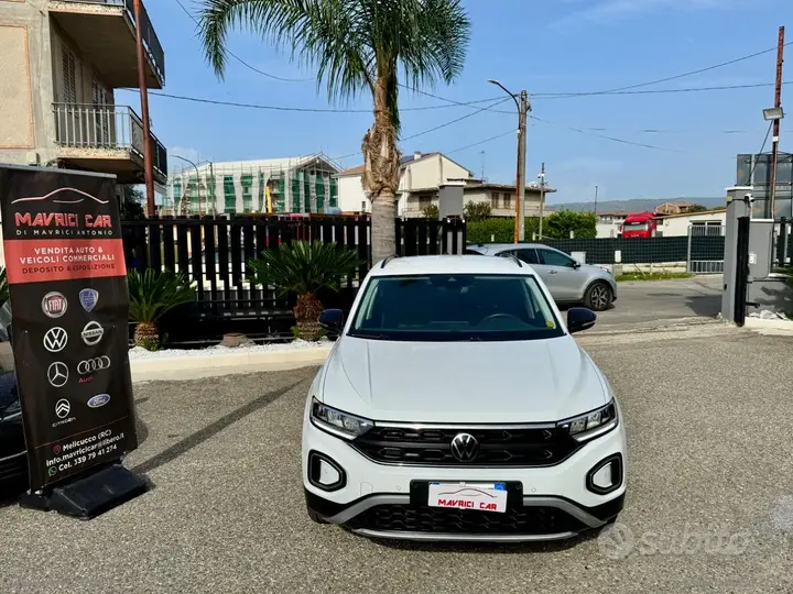 Volkswagen T-Roc 2022 photo 2