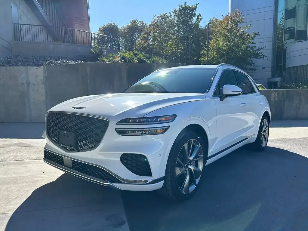 Genesis Gv70