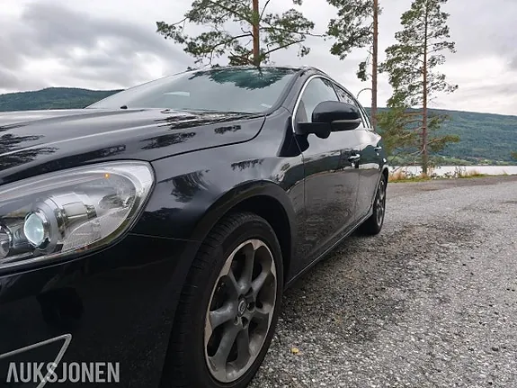 Volvo V60 2012 photo 2