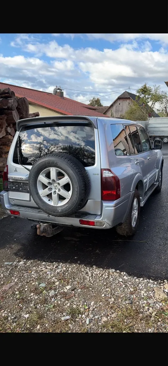 Mitsubishi Pajero 2005 photo 2