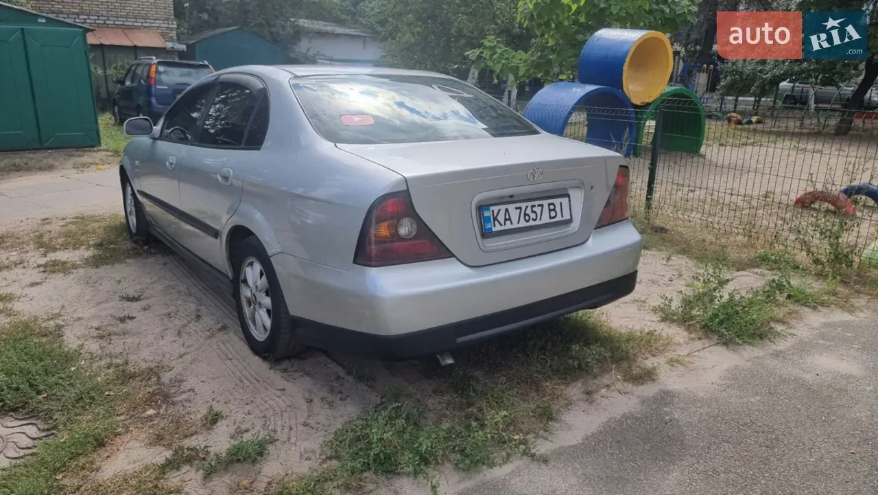 Chevrolet Evanda 2005 photo 2