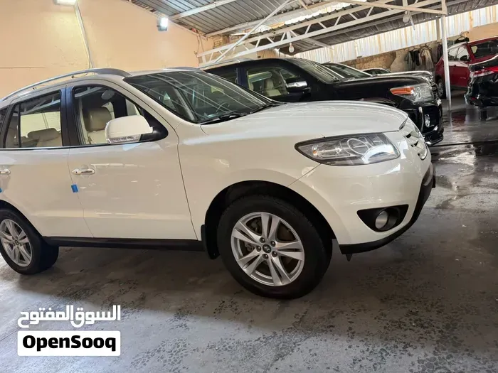 Hyundai Santa Fe 2011 photo 3