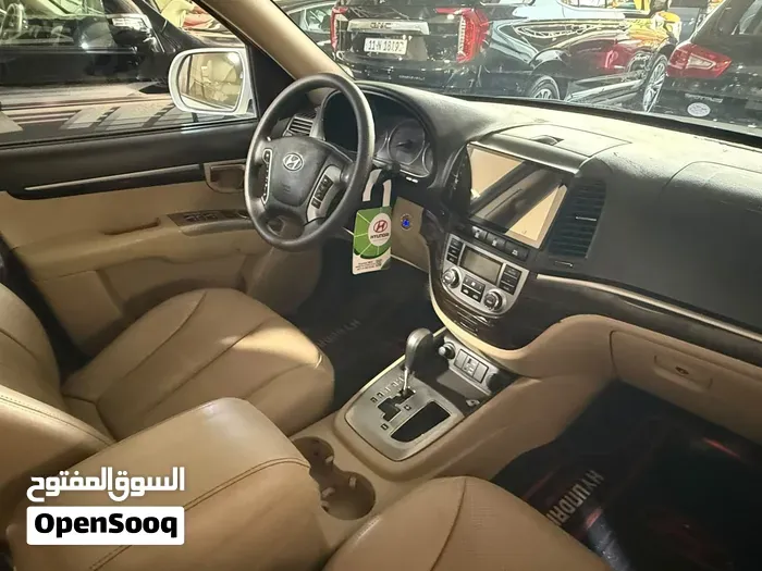 Hyundai Santa Fe 2011 photo 2