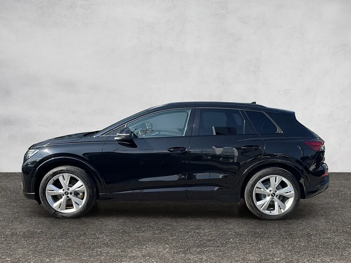 Audi Q4 2023 photo 3
