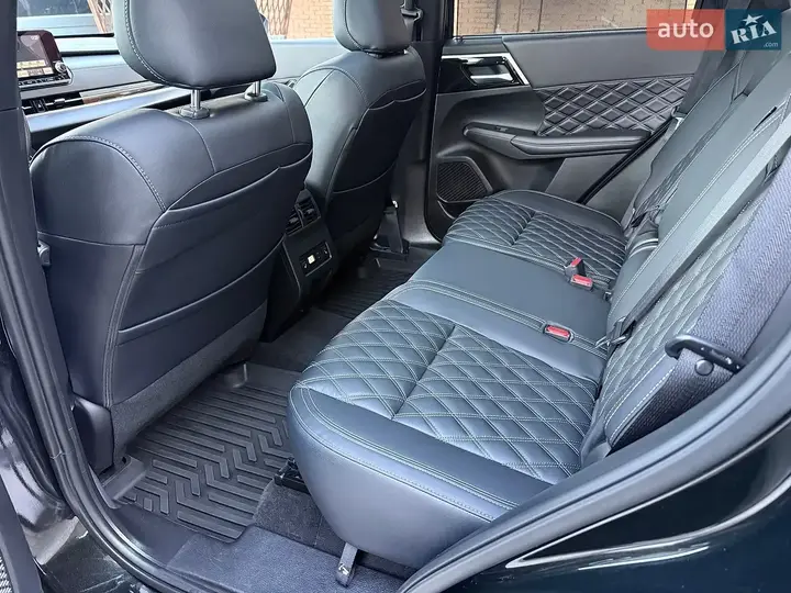 Mitsubishi Outlander 2024 photo 3