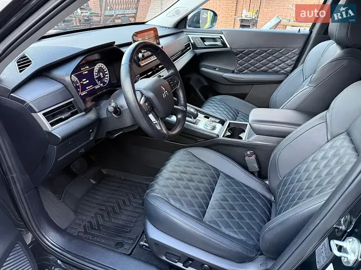 Mitsubishi Outlander 2024 photo 2