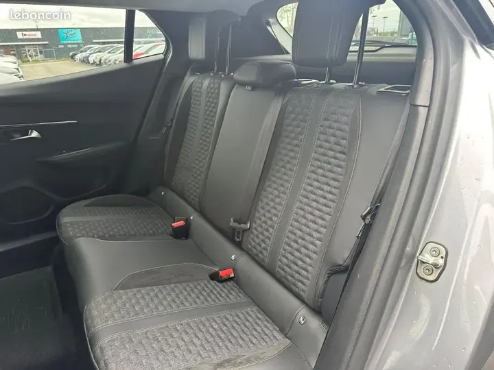 Peugeot 2008 2023 photo 5