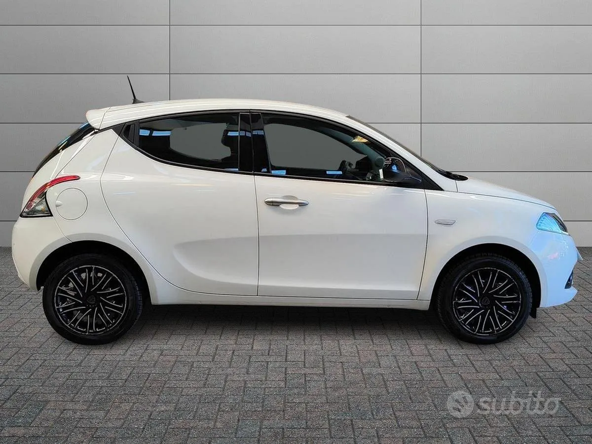 Lancia Ypsilon 2021 photo 3