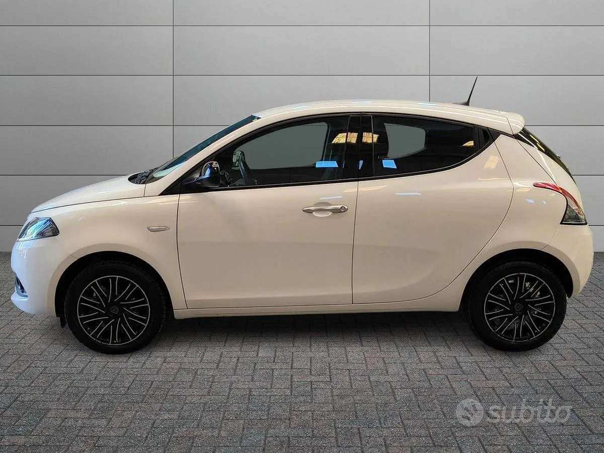 Lancia Ypsilon 2021 photo 2