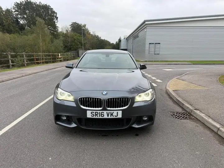 BMW 5 Series 2016 photo 2