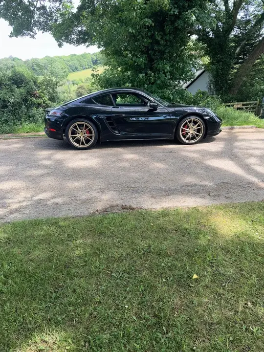 Porsche 718 Cayman