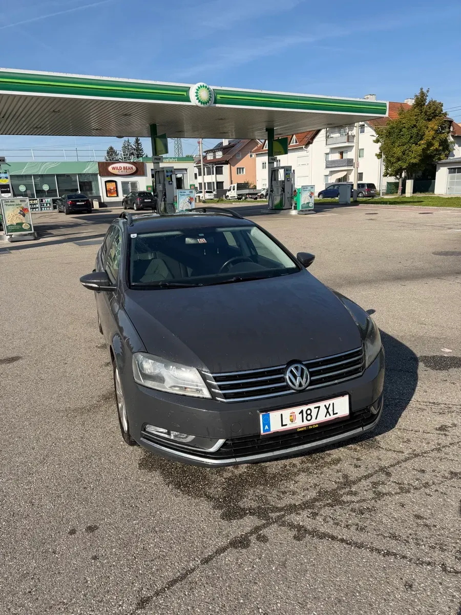 Volkswagen Passat 2011 photo 2
